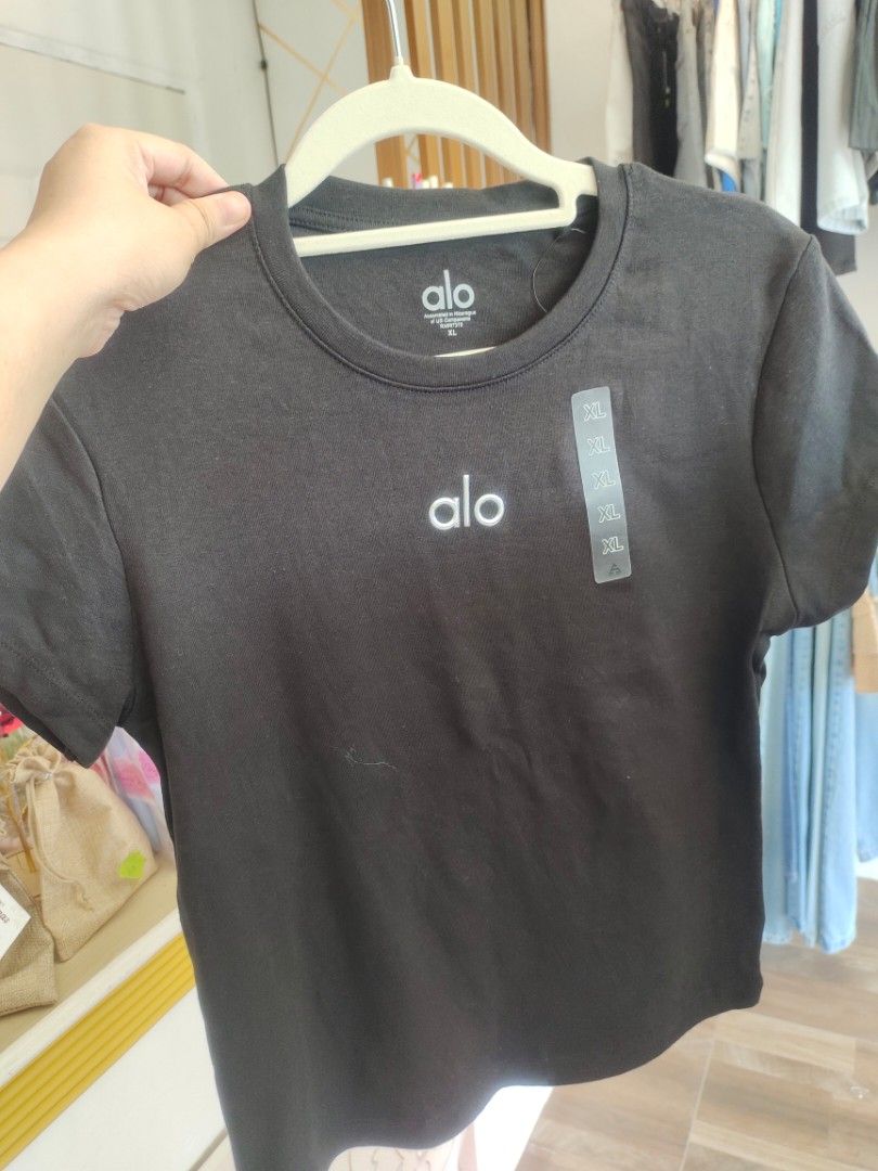 Alo Short Sleeve T-shirts (Category: Shirts) located in Cabanatuan. Submitted by shoppbbykk (Listing ID 1426201009, Image 3). Description: These Alo Yoga short sleeve t-shirts are available in multiple colors. The shirts feature the Alo logo on the front. The shirts have a crew neck design. The available colors are white, pink, black, and gray. The shirts have a minimalist design, perfect for everyday wear or workouts..