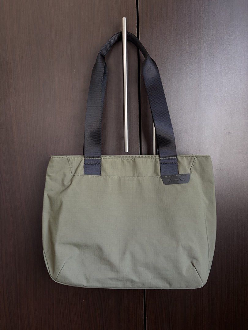 Alpaka Tote Bag (Category: Tote Bags) located in Urdaneta. Submitted by theoldmanstore (Listing ID 1426204545, Image 1). Description: The Elements Tote (S) is a versatile companion for daily errands, casual commutes, or weekend adventures. Its flexible pocketing keeps essentials organized and accessible, while the roomy main compartment lets you toss things in and go. Fold it flat when not in use, or pack it along for travels and unexpected shopp