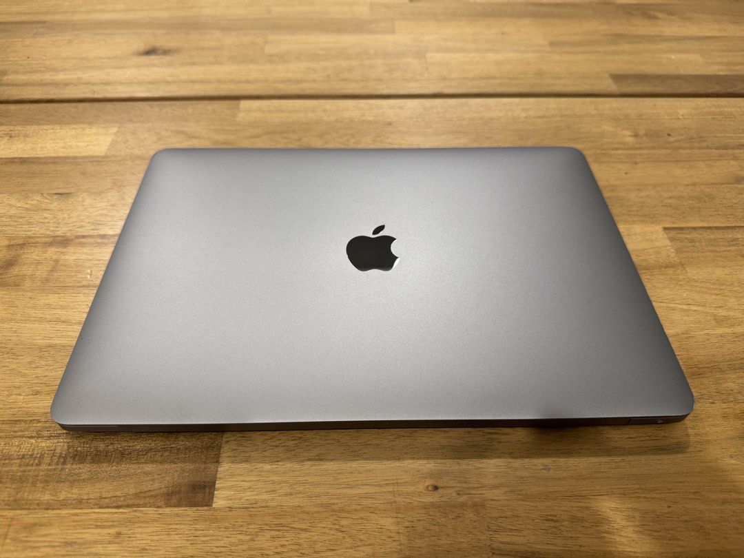 Apple MacBook Pro 13 inch453638136299540480