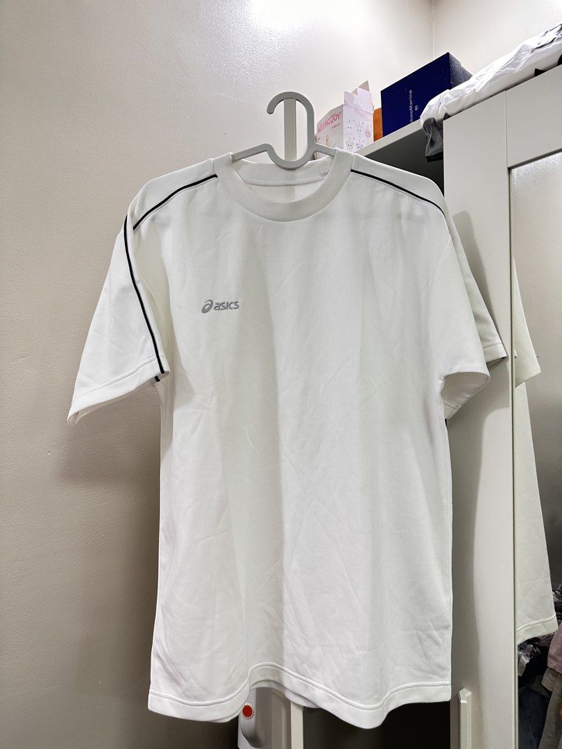 Asics White Top (Category: Tshirts & Polo Shirts ) located in Manila. Submitted by mummyrandom (Listing ID 1426216222, Image 1). Description: Brand new without tag Bought in Japan Bust laid flat: 21.5” .