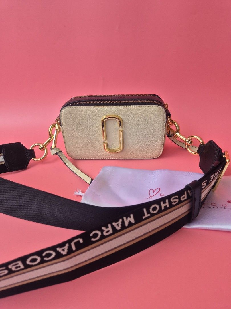 Marc Jacobs Snapshot camera bag💯 Authentic (Category: Luxury Bags & Wallets) located in Manila. Submitted by _prettyquick (Listing ID 1426268537, Image 1). Description: preowned pls manage your expectations 100% authentic Follow us on instagram for more items @_prettyquick of Prettyquick luxury for FBPAGE with 12kfollowers.