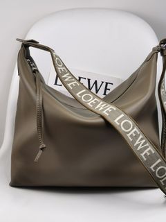 (Category: ) located in . Submitted by luxcloset.shop (Listing ID 1426381238, Image 1). Description: .