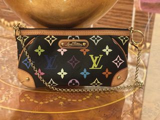 (Category: ) located in . Submitted by dtie_closet (Listing ID 1426307928, Image 1). Description: .
