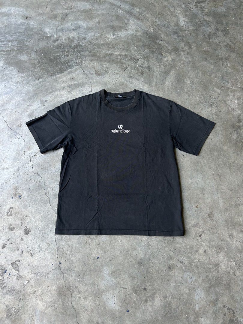 Balenciaga Logo T-shirt (Category: Luxury Apparel) located in Caloocan City. Submitted by archivedrift (Listing ID 1426346714, Image 1). Description: 24x28.