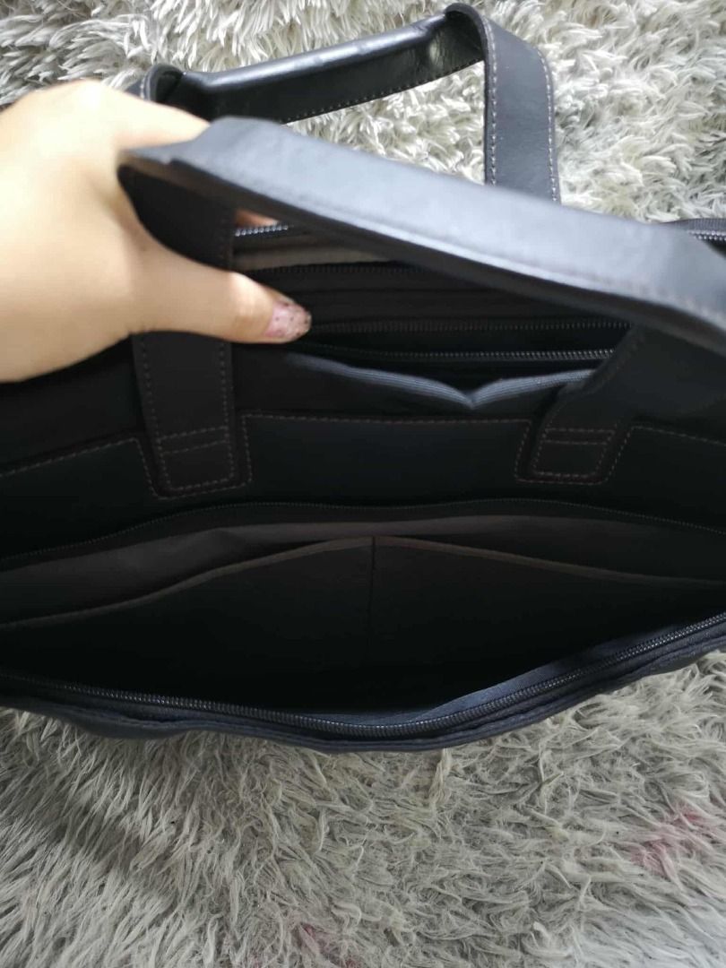 Black Laptop Bag With Strap (Category: Laptop Bags & Sleeves) located in Santa Cruz. Submitted by jmy_surplus.2 (Listing ID 1426252036, Image 3). Description: Size ; L - 14 W - 20 Color ; Black Type ; Laptop Bag Brand ; No brand Material ; Nylon Style ; Black Laptop bag LR 143 JMY 5 Batch #193.