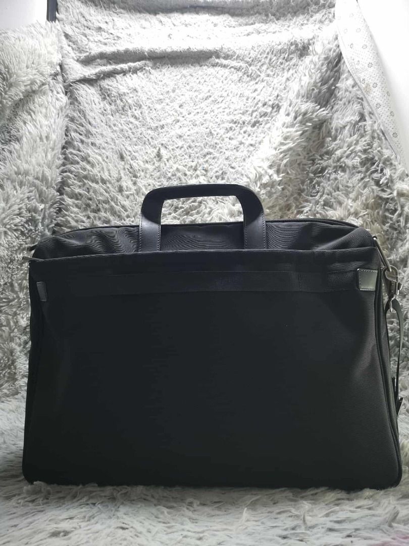 Black Laptop Bag With Strap (Category: Laptop Bags & Sleeves) located in Santa Cruz. Submitted by jmy_surplus.2 (Listing ID 1426252036, Image 1). Description: Size ; L - 14 W - 20 Color ; Black Type ; Laptop Bag Brand ; No brand Material ; Nylon Style ; Black Laptop bag LR 143 JMY 5 Batch #193.