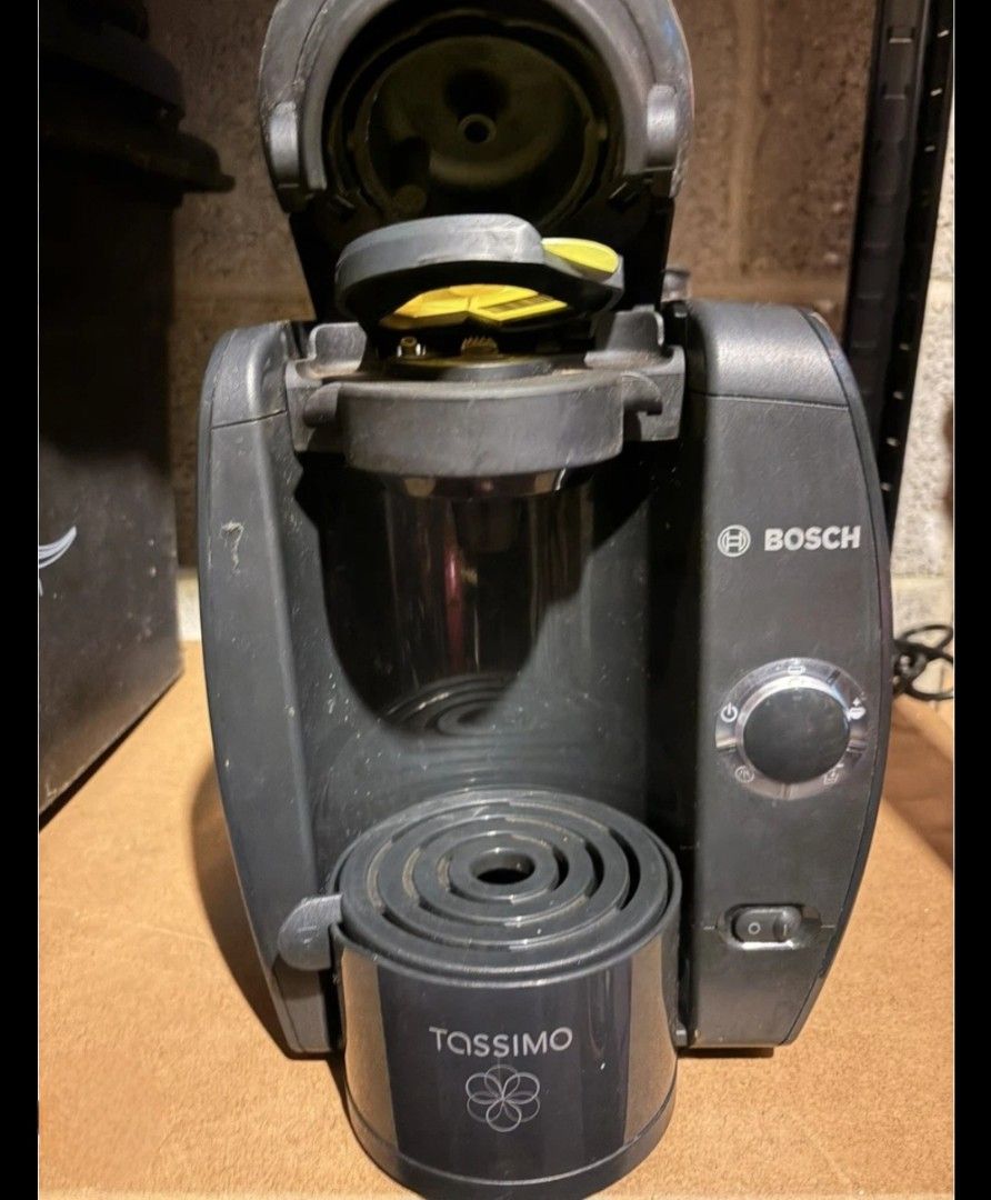 BOSCH TASSIMO ONE TOUCH ESPRESSO COFFEE MACHINE,110v (Category: Coffee Machines & Makers) located in Quezon City. Submitted by carsenmktg (Listing ID 1426359007, Image 3). Description: BOSCH TASSIMO ONE TOUCH ESPRESSO COFFEE MACHINE,110v guaranteed authentic. was an office equipment but still im good condition. no functional defects, no cracks or dents. minor surface scuffs that are barely noticeable. bought in the u.s. for about Php18,000+.orig 
