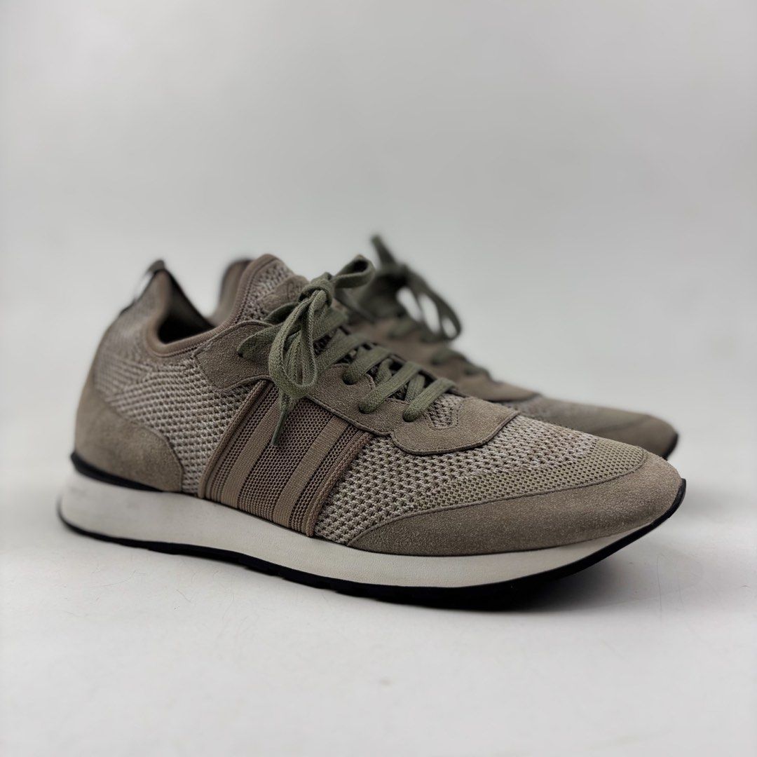 Brioni Knit Runners (Category: Sneakers) located in Makati City. Submitted by ragrepository (Listing ID 1426210685, Image 1). Description: Brioni Knit Runners Tagged as 10 Condition- 9/10 Flaw- Minor heel drags .