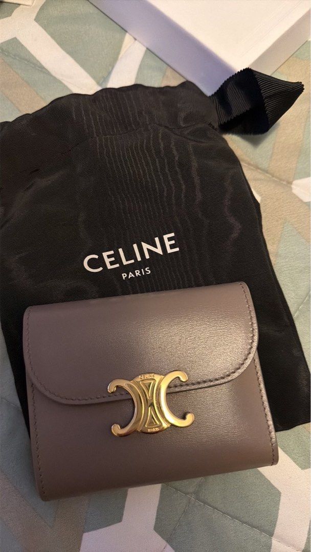 Celine Triomphe Wallet (Category: Luxury Bags & Wallets) located in Santa Rosa. Submitted by karslozano (Listing ID 1426309876, Image 1). Description: Complete inclusions.