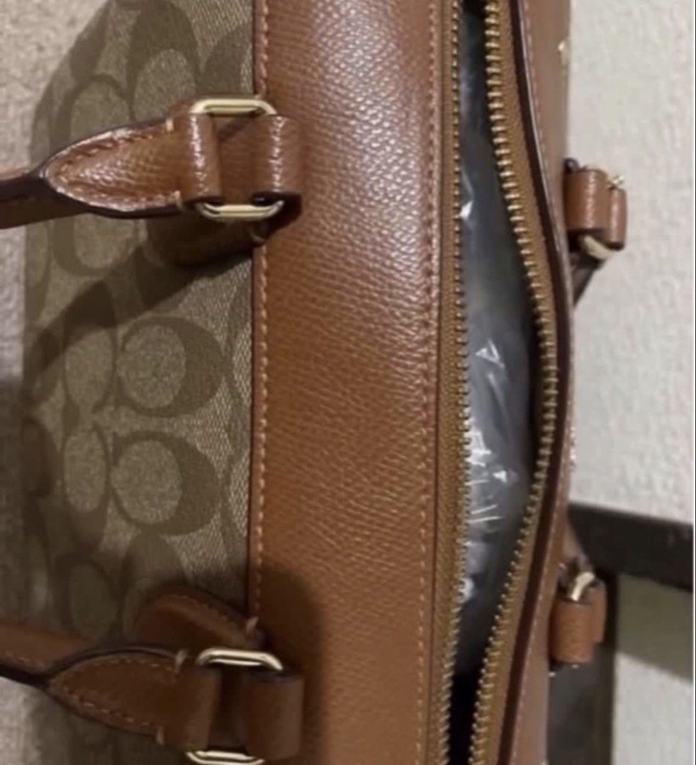 Coach bag (Category: Cross-body Bags) located in Quezon City. Submitted by nmimicu (Listing ID 1426252321, Image 3). Description: .