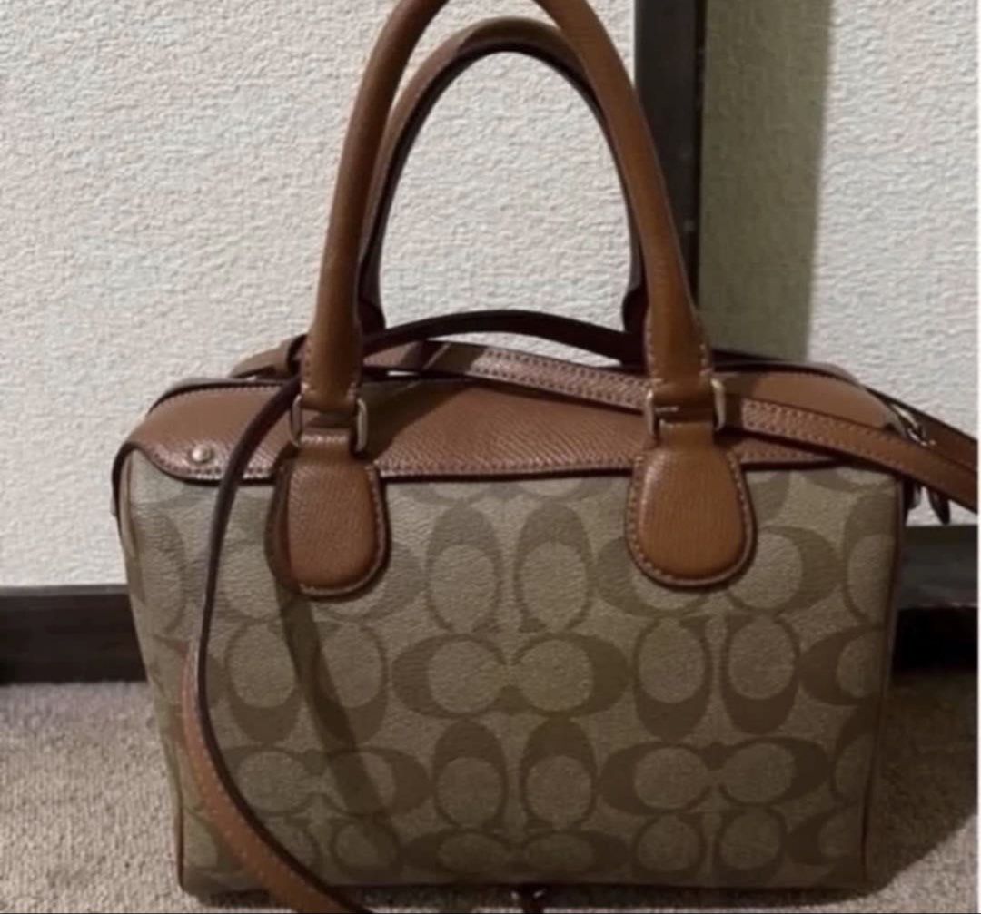 Coach bag (Category: Cross-body Bags) located in Quezon City. Submitted by nmimicu (Listing ID 1426252321, Image 2). Description: .