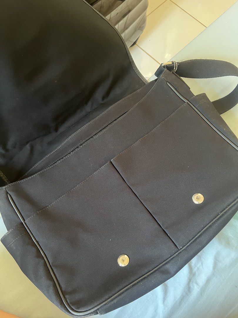 Coach Messenger/ Laptop Bag (Category: Laptop Bags & Sleeves) located in Manila. Submitted by beatriczeane (Listing ID 1426261671, Image 3). Description: Coach messenger bag Classic Coach messenger/ laptop bag perfect for work, school, or travel. Spacious with adjustable strap. Good condition with minimal signs of use. 💰 ₱3,500 (negotiable).