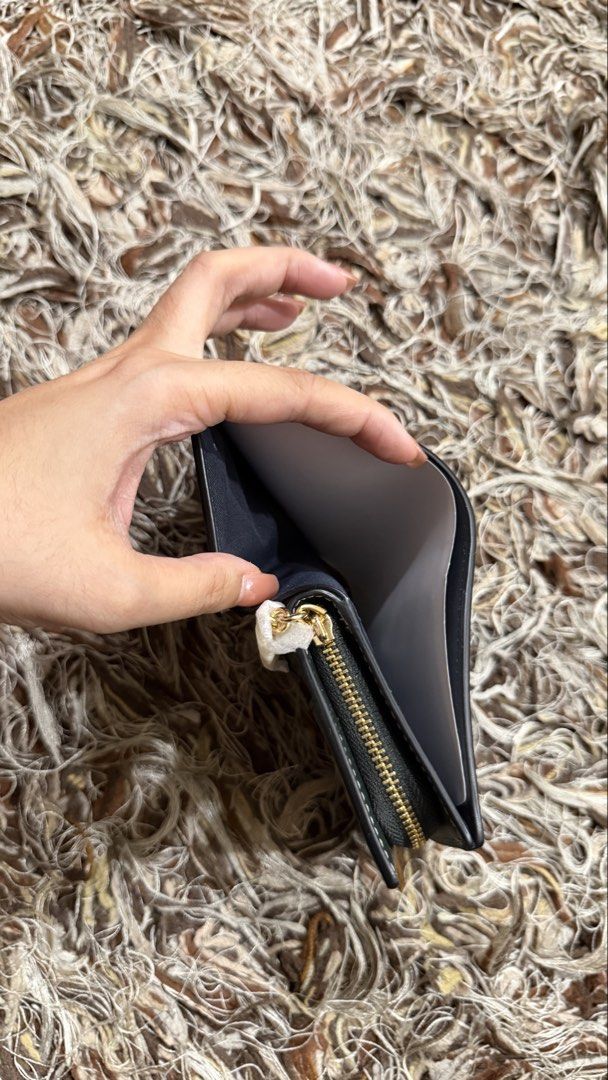 Coach Signature Print Wallet Snap Zip (Category: Wallets & Card holders) located in Pasig City. Submitted by ysa.declutters (Listing ID 1426364596, Image 3). Description: - Authentic Coach wallet (US bought) - Signature print design - Multiple card slots - Bill compartment - Zippered coin pocket - Clear ID window - Secure snap closure - Solid-colored interior - Coach logo pattern exterior.