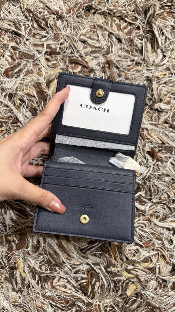 Coach Signature Print Wallet Snap Zip (Category: Wallets & Card holders) located in Pasig City. Submitted by ysa.declutters (Listing ID 1426364596, Image 2). Description: - Authentic Coach wallet (US bought) - Signature print design - Multiple card slots - Bill compartment - Zippered coin pocket - Clear ID window - Secure snap closure - Solid-colored interior - Coach logo pattern exterior.
