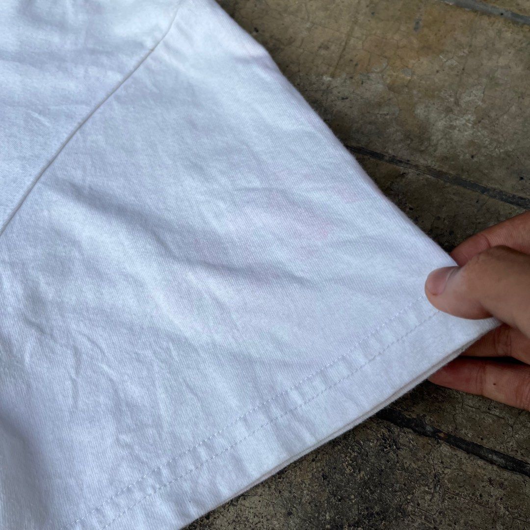 Comme des Garcons Play Heart Logo Tee (Category: Tshirts & Polo Shirts ) located in Manila. Submitted by gt.2k (Listing ID 1426238891, Image 3). Description: DIMES: 21x26 CONDITION: EXCELLENT ISSUE: NEEDS WASH COLOR RATE: 8/10.