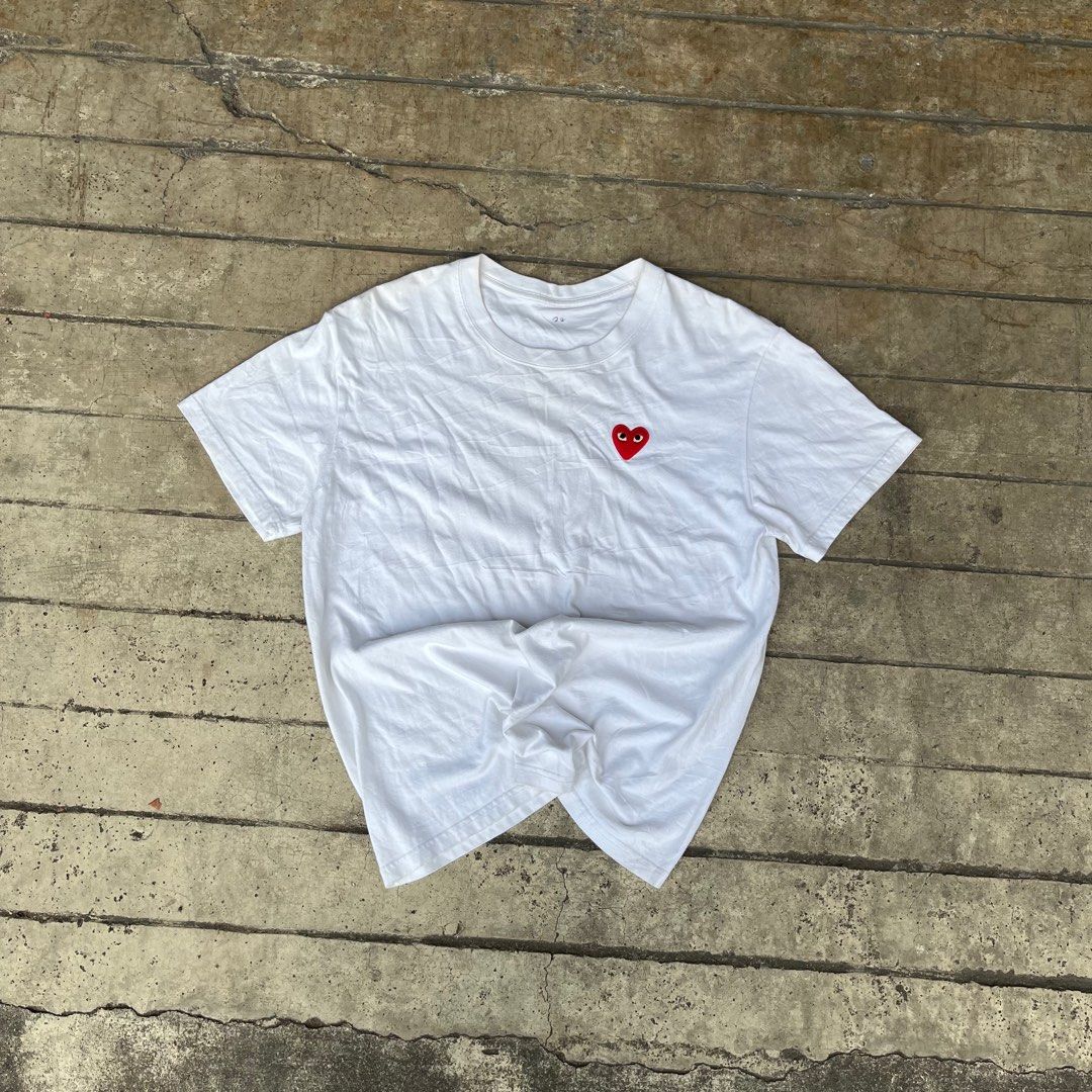 Comme des Garcons Play Heart Logo Tee (Category: Tshirts & Polo Shirts ) located in Manila. Submitted by gt.2k (Listing ID 1426238891, Image 1). Description: DIMES: 21x26 CONDITION: EXCELLENT ISSUE: NEEDS WASH COLOR RATE: 8/10.