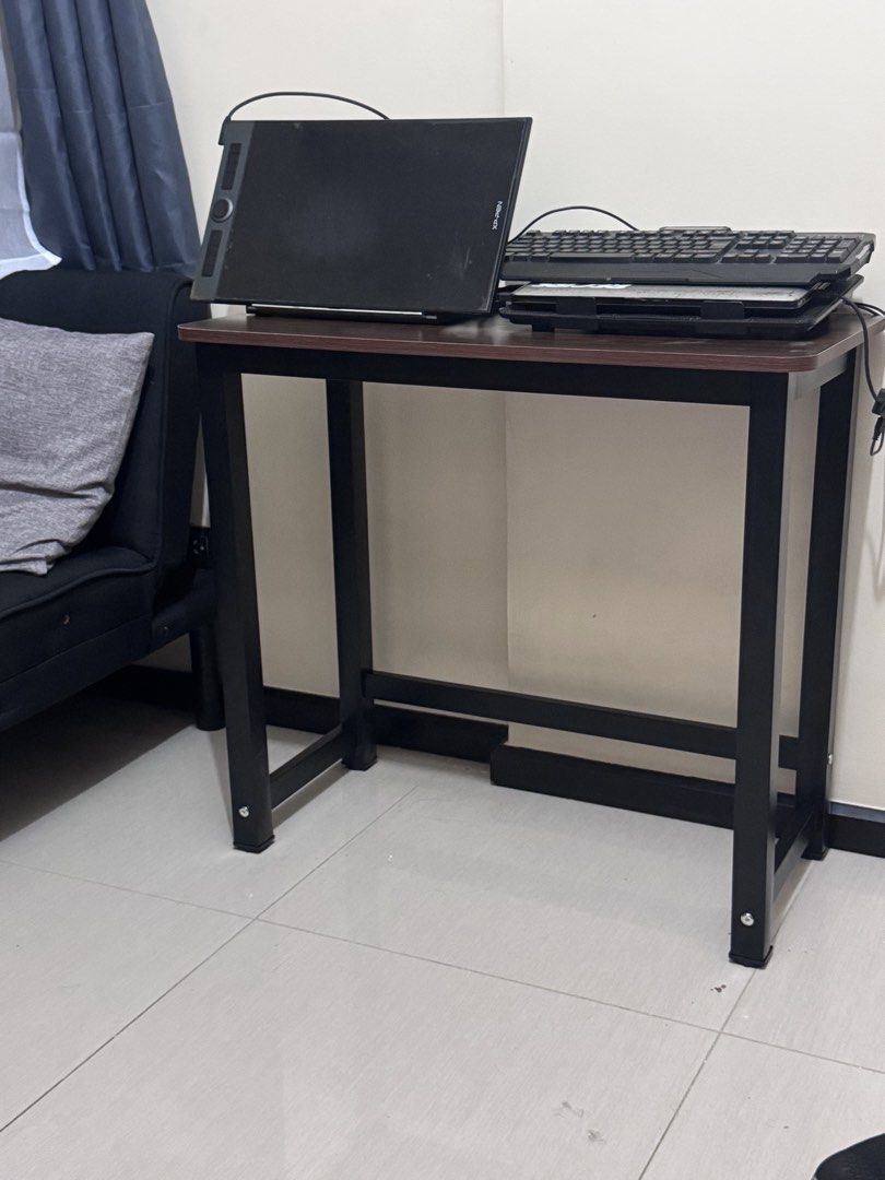 Computer table (Category: Tables & Sets) located in Pasay City. Submitted by shirley.manacsa (Listing ID 1426300267, Image 1). Description: .