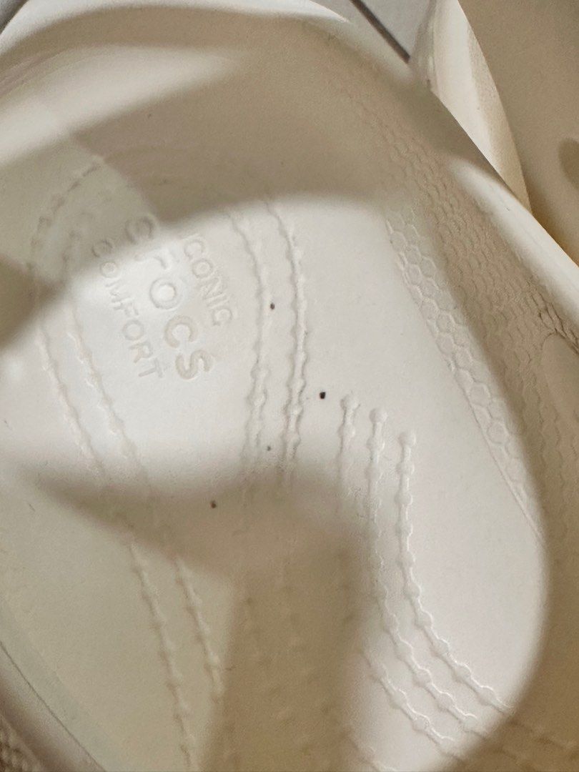 Crocs White Stomp Clogs (Category: Flats & Sandals) located in Makati City. Submitted by dflim (Listing ID 1426342956, Image 3). Description: Crocs White Stomp Clogs Size women’s 5 In very good condition; worn only once Authentic Php 2.8k (sells for Php 4.9k) Shipping c/o buyer Rfs: decluttering PM for more pics.