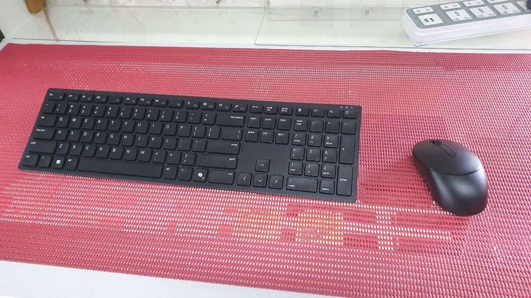 DeLL Pro Wireless Keyboard/Mouse - Brand New (Category: Computer Keyboard) located in Mandaluyong City. Submitted by mircomputer (Listing ID 1426233544, Image 2). Description: For Sale Brand New with box and accessories - Original DeLL Pro KM5221w Keyboard/Mouse Combo Set - single 2.4ghz USB wireless receiver - US standard Full size Keyboard with numpad - 12 programmable keys ( F1-F12) - Battery included - Compatible with any device ( Apple/windo