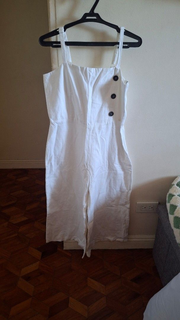 Dorothy Perkins White Linen Jumpsuit (Category: Jumpsuits) located in Las Pinas. Submitted by mgr29 (Listing ID 1426245254, Image 1). Description: White linen jumpsuit from Dorothy Perkins. Features a button-down front and spaghetti straps. The jumpsuit has a wide leg design. Size indicated is EUR 36, UK 10. Made in Turkey..