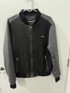 (Category: ) located in . Submitted by wardrobedeals (Listing ID 1426368516, Image 1). Description: .