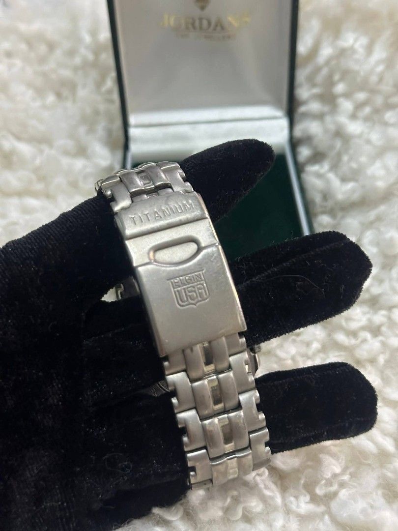 Elgin watch japan (Category: Luxury Watches) located in Tagum. Submitted by cathsuesurplus (Listing ID 1426272892, Image 2). Description: ELGIN🇯🇵❣️ CHRONOGRAPH 200 Sam Date just Minutes and seconds Made IN TITANIUM 1st to pay ‼️.