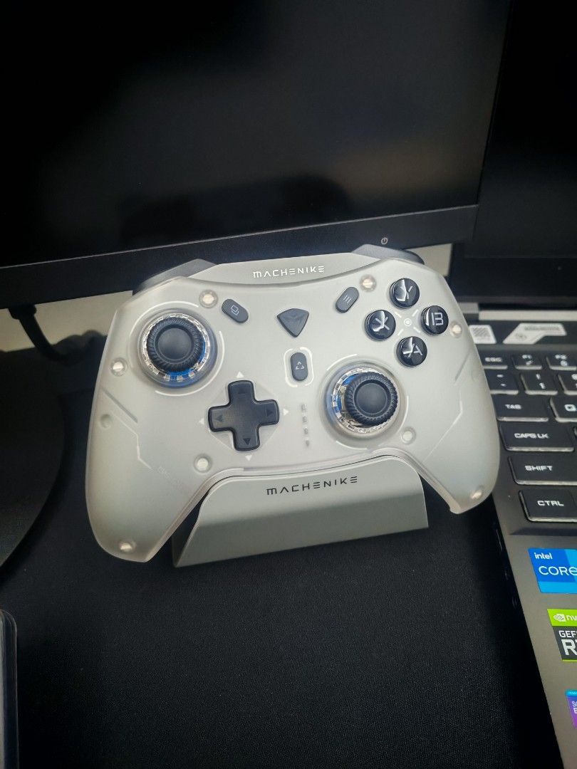 Game controller (Category: Controllers) located in Shah Alam. Submitted by farreasttz (Listing ID 1426304787, Image 1). Description: Nk letgo machenike controller with dock charging port Rm 185.