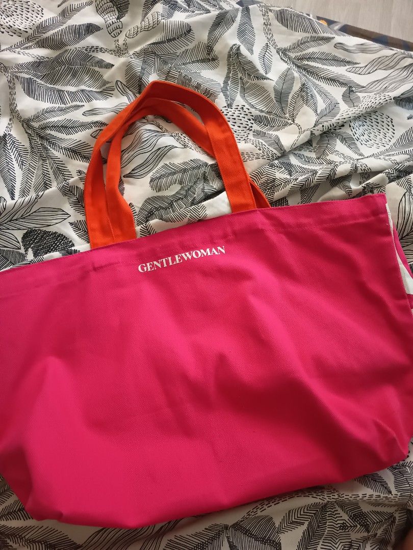 Gentlewoman tote (Category: Beach Bags) located in San Pablo. Submitted by relaxingladybugxx (Listing ID 1426382310, Image 2). Description: used twice only like new, never wash bought in gw centralworld.