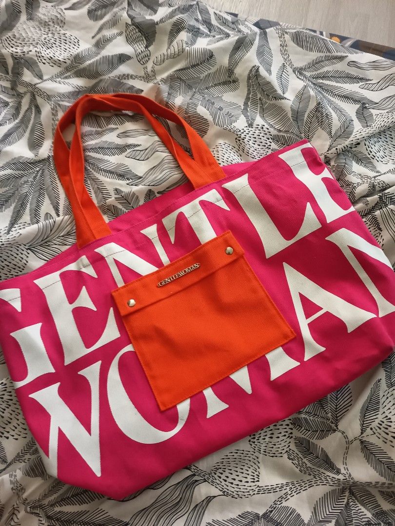 Gentlewoman tote (Category: Beach Bags) located in San Pablo. Submitted by relaxingladybugxx (Listing ID 1426382310, Image 1). Description: used twice only like new, never wash bought in gw centralworld.