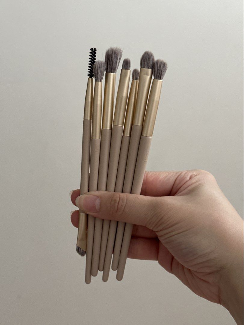 GRWM Face Card Eye Brush Set (Category: Makeup) located in Pasay City. Submitted by leostash (Listing ID 1426234574, Image 1). Description: 📍PASAY 📦LALAMOVE/JNT.