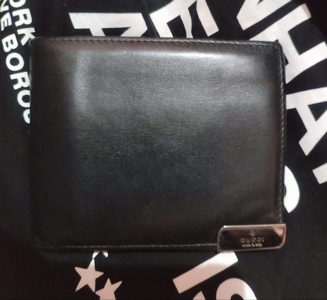Gucci Leather Wallet (Category: Luxury Bags & Wallets) located in Quezon City. Submitted by dhexyoblepias (Listing ID 1426213401, Image 1). Description: .