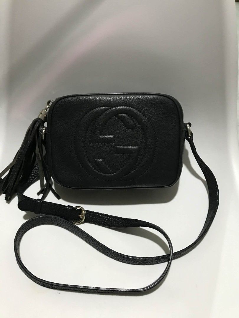 Gucci Soho Disco Bag Black (Category: Luxury Bags & Wallets) located in Davao. Submitted by purple_stitch87 (Listing ID 1426292274, Image 2). Description: Gucci Soho Disco bag in black. Features a leather exterior with the iconic interlocking GG logo. Includes a detachable shoulder strap and a tassel zipper pull. The interior has a fabric lining and a small pocket. The bag has a zipper closure. The serial number is 308364 151670..