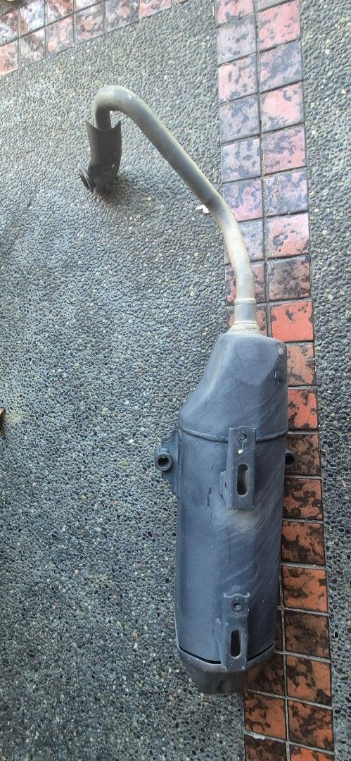 Honda click stock muffler/ pipe (Category: Mufflers, Exhaust Parts & Accessories) located in Las Pinas. Submitted by mhelandmarc (Listing ID 1426198410, Image 1). Description: stock muffler replaced by an aftermarket pipe. owner no longer interested. for disposal only. minor scratches indicated and stains. price negotiable😉.
