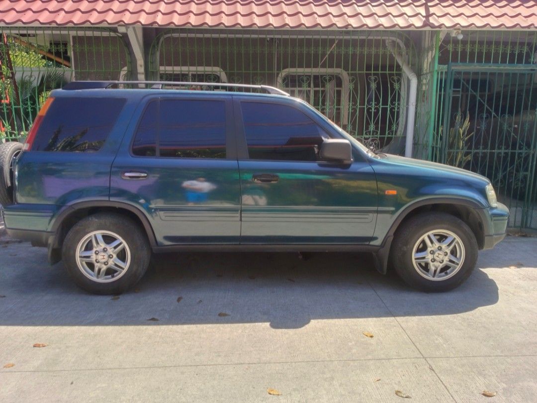 Honda CR-V 2.0 (A) (Category: Used Cars) located in Las Pinas. Submitted by siegf80 (Listing ID 1417436830, Image 2). Description: 2000 Honda CRV Gen 1 Automatic Registered until 2026 Complete Papers Fresh In and Out Strong AC No delays, overheat, etc Long Drive Tested 100% Not Flooded 100% No Major Accidents 100% Verified Papers Good Under Chassis Dare to compare to other CRVs Coding - Tuesday RFS: May Bago Ng SUV Pass sa BUY AND SELL Price: 188