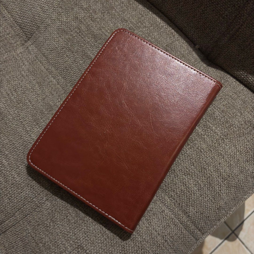 KINDLE PAPERWHITE LEATHER CASE (Category: Other Mobile & Gadget Accessories) located in Las Pinas. Submitted by cattydeclutters (Listing ID 1426347811, Image 3). Description: KINDLE PAPERWHITE VINTAGE LEATHER CASE BRAND NEW RFS: bought the wrong one. i have a kindle basic..