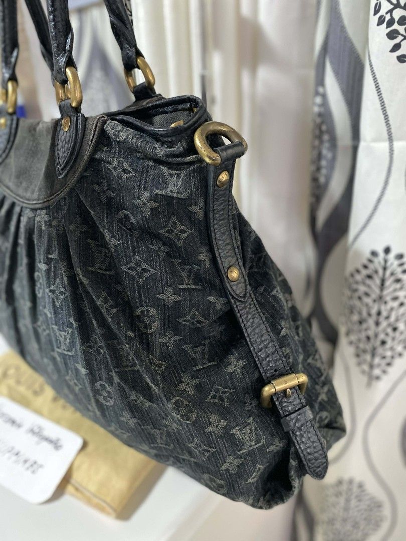 Lv denim (Category: Luxury Bags & Wallets) located in Tagum. Submitted by janmarion049706 (Listing ID 1426324807, Image 2). Description: good condition may tarnisha s hardware super tibay pa may dirt sa loob.