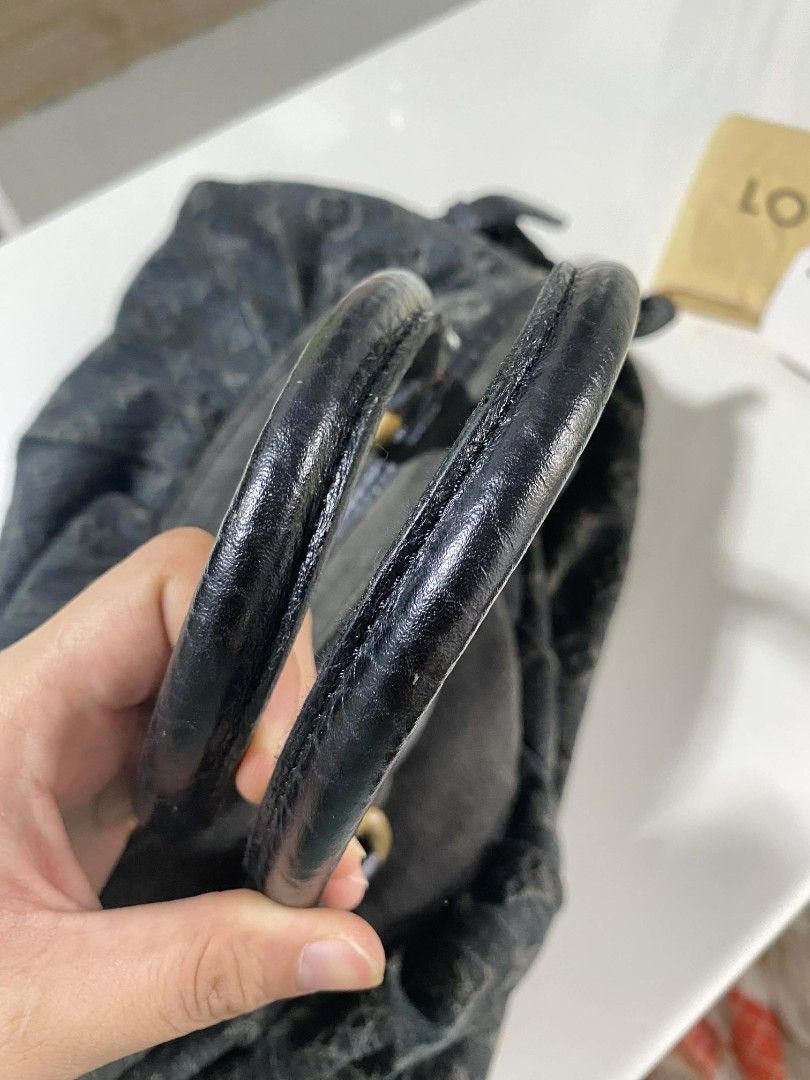 Lv denim (Category: Luxury Bags & Wallets) located in Tagum. Submitted by luxbagelyas (Listing ID 1426337035, Image 2). Description: Good condition super tibay may dirt sa loob di ko makita ang code may tarnish sa hardware.