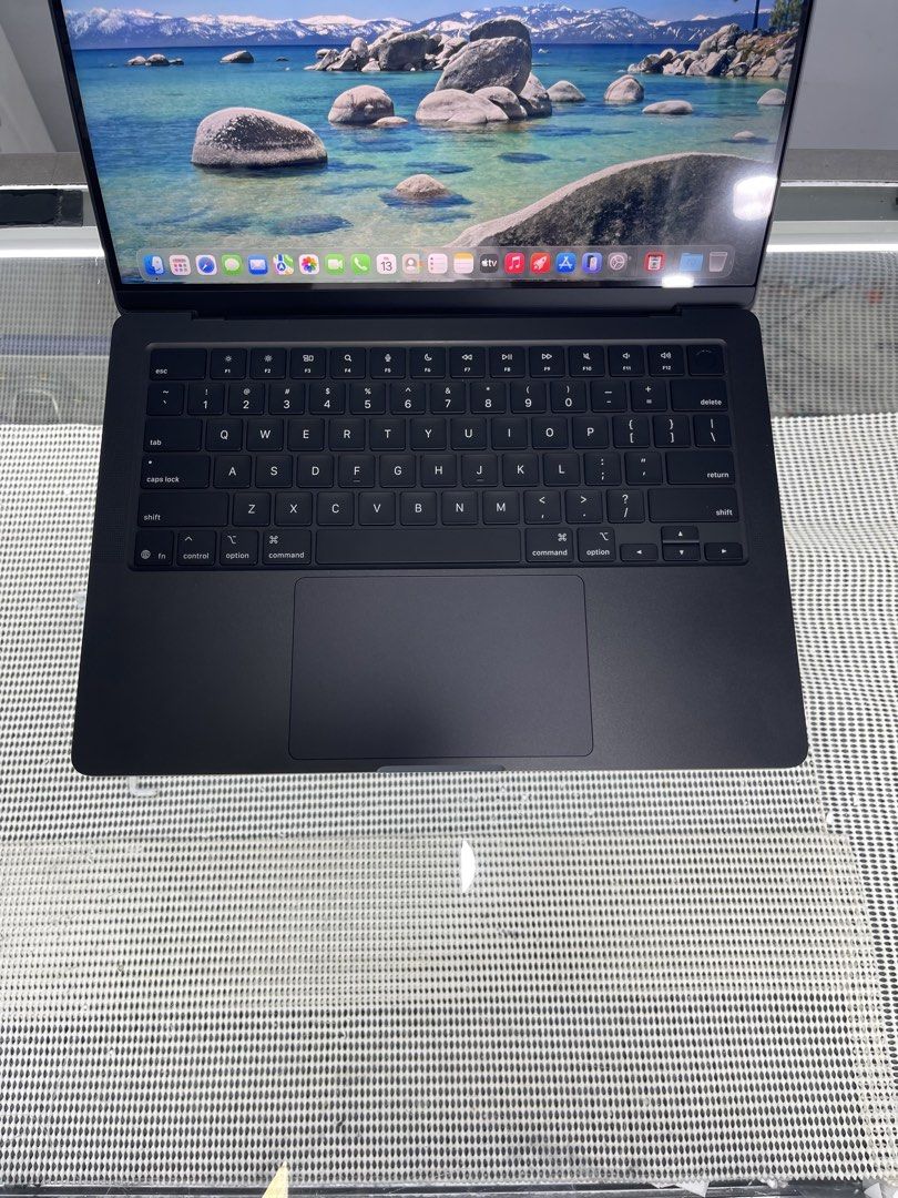 Macbook Pro M5 512/16 14-inch, 2025 (Category: Laptops & Notebooks) located in Manila. Submitted by oddlion-e6f6 (Listing ID 1426248337, Image 3). Description: For Sale❗️❗️❗️ New Stock😲❗️❗️❗️ Apple Laptop Macbook Pro M5 14-inch,2025 Processor: M5 Chip Storage: 512GB SSD Memory: 16GB RAM mac OS: macOS Tahoe Version 26.3 Cycle Count: 3 Baterry Health: 100% Baterry Condition: Normal Color: Space Black included: Unit, Original Charger, Pouch all Tes