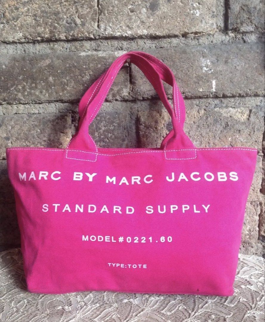 Marc by Marc Jacobs Standard Supply Tote Bag (Category: Luxury Bags & Wallets) located in Marikina City. Submitted by dongv70 (Listing ID 1426214662, Image 2). Description: Original Marc by Marc Jacobs Tote Bag Used but still in good condition No Meet-ups Selling at P1800.00 + Shipping Approximate Dimensions: Length 14" x Height - 10" x Depth - 6.5" NOTE: Kindly lower your expectations since obviously it is already USED, sign of age & usage is vi