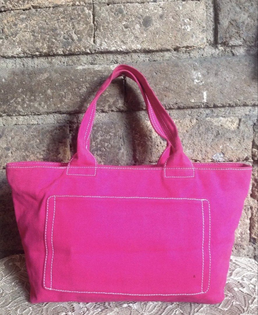 Marc by Marc Jacobs Standard Supply Tote Bag (Category: Luxury Bags & Wallets) located in Marikina City. Submitted by dongv70 (Listing ID 1426214662, Image 3). Description: Original Marc by Marc Jacobs Tote Bag Used but still in good condition No Meet-ups Selling at P1800.00 + Shipping Approximate Dimensions: Length 14" x Height - 10" x Depth - 6.5" NOTE: Kindly lower your expectations since obviously it is already USED, sign of age & usage is vi