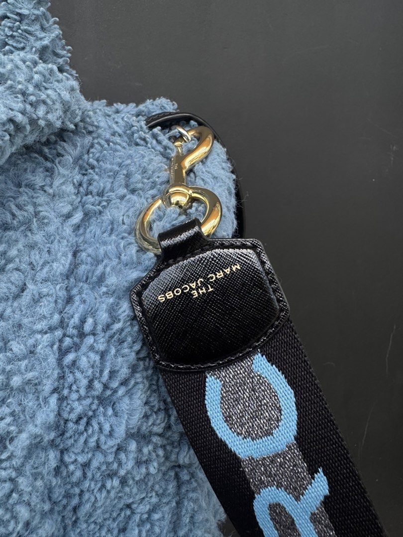 Marc Jacobs The Tote Bag (Category: Luxury Bags & Wallets) located in Caloocan City. Submitted by gooddayzzph (Listing ID 1426228939, Image 2). Description: Marc Jacobs Tote Bag No Issue.