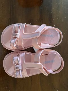 (Category: ) located in . Submitted by tippytoessss (Listing ID 1426198011, Image 1). Description: .