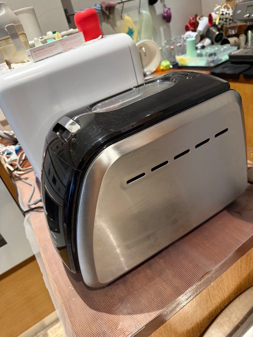 Muller bread maker (Category: Cookware & Accessories) located in Kuala Lumpur. Submitted by princessdiva323 (Listing ID 1426222957, Image 2). Description: Bought during Covid time.used few times then kept. Last few months used 2-3 times making bread. Only used to bake plain bread. To upgrade new one.