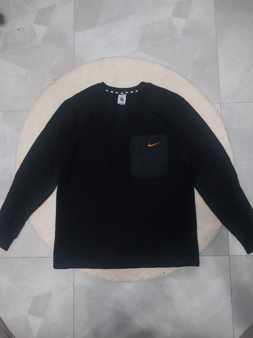 Nike Long Sleeve Shirt (Category: Tshirts & Polo Shirts ) located in Malaybalay. Submitted by markdaumar08466 (Listing ID 1426215518, Image 3). Description: Black long sleeve shirt with a small pocket on the chest. Features the Nike logo on the sleeve and tag. The shirt has a crew neck. The back of the shirt has a design with the word "Cactus" on it. Made in Vietnam..