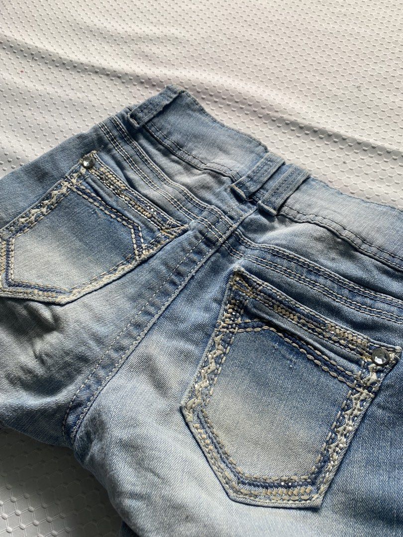 No Boundaries Denim Shorts W26-28 (Category: Shorts) located in Santa Rita. Submitted by jayiwishes (Listing ID 1426223358, Image 3). Description: Size is W26-28 and L11.5. .
