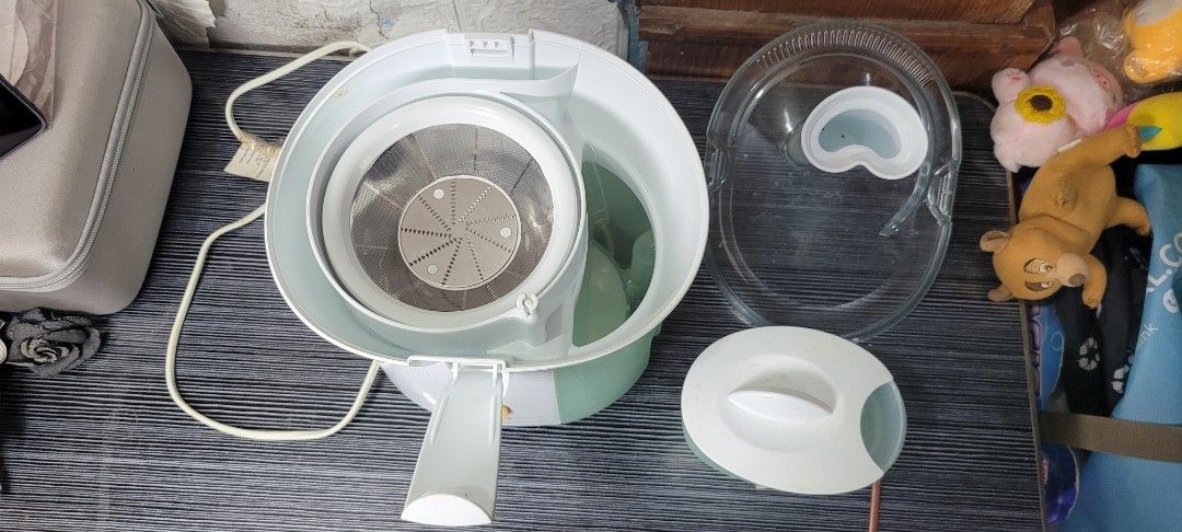 Philips Juicer (Category: Juicers, Blenders & Grinders) located in Sablan. Submitted by gongonshelley12 (Listing ID 1426310386, Image 3). Description: 👉👉499 ONLY👈👈 PHILIPS JUICER WORKING VERY GOOD USED TO EXCELLENT MALINIS PO ANG LOOB LINISAN U NA LANG PO SA LABAS.