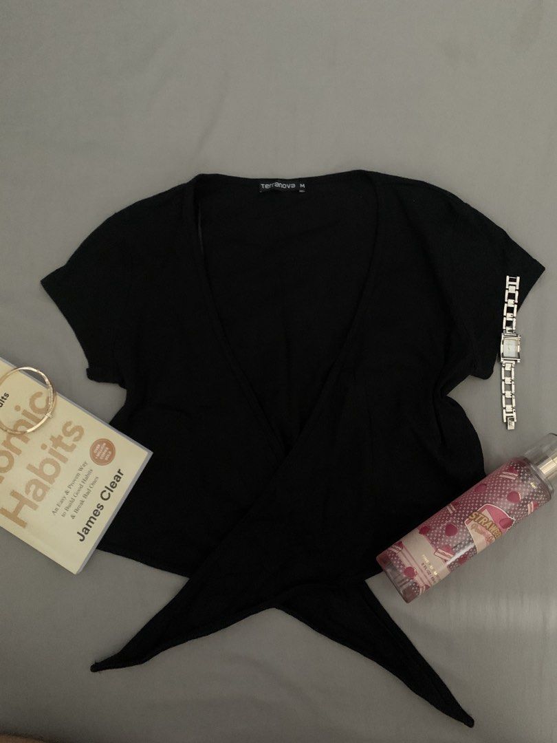 Preloved Black Tops 🖤 (Category: Sleeveless) located in Bulacan. Submitted by lysrie (Listing ID 1426223878, Image 1). Description: Preloved Black Tops 🖤 • Good condition • Clean and ready to wear • Soft and comfy fabrics 👚 Can fit XS–S 💰 ₱49– ₱89 only Basic black tops that are easy to style with any outfit. Message me if interested.