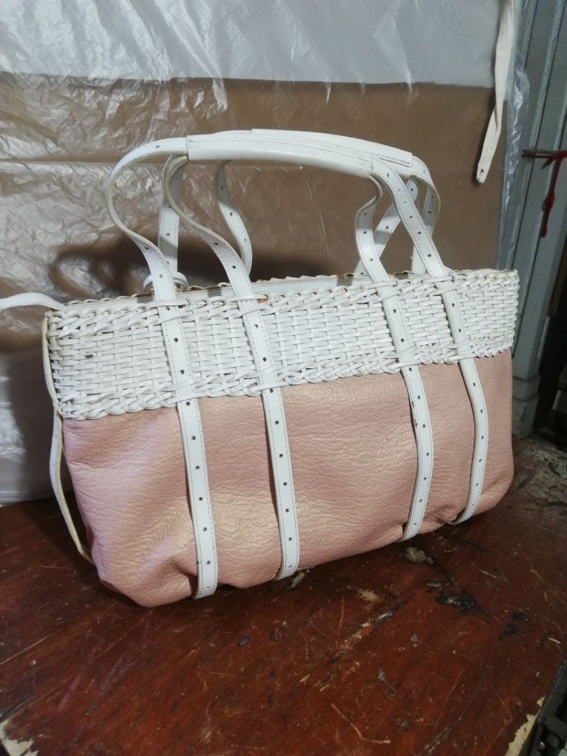 Pridonna White wicker tote bag, leather combi (Category: Shoulder Bags) located in Paranaque City. Submitted by 4thestate.surplusan (Listing ID 1426186205, Image 1). Description: Pls refer to photos.