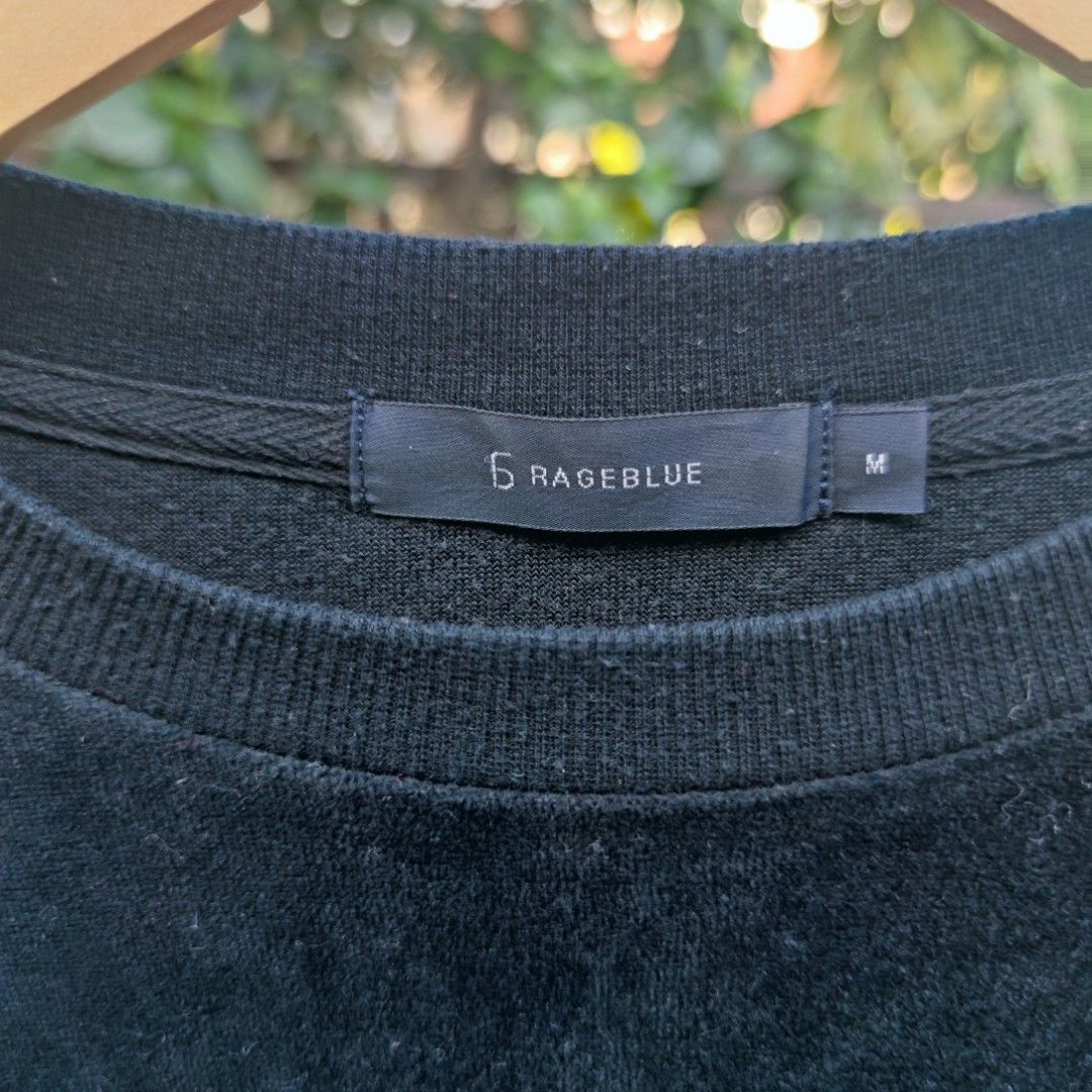 Rageblue Japan Color Block Sweatshirt (Category: Coats, Jackets and Outerwear) located in Pasig City. Submitted by ftwind (Listing ID 1426248923, Image 2). Description: - Felt cloth texture.