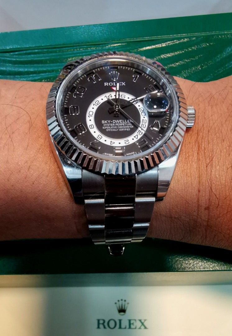 ROLEX Sky Dweller 326939 White Gold Complete 2017 💯 %Authentic (Category: Luxury Watches) located in Mandaluyong City. Submitted by nwatch.ph (Listing ID 1426335093, Image 2). Description: Model 326939 Solid White Gold Size 42MM 9/10 Rating Unpolished Complete All Original Card Date 2017 Sapphire Crystal MSRP ₱3.7M 💯%Authentic or Money Back Thanks Admin.